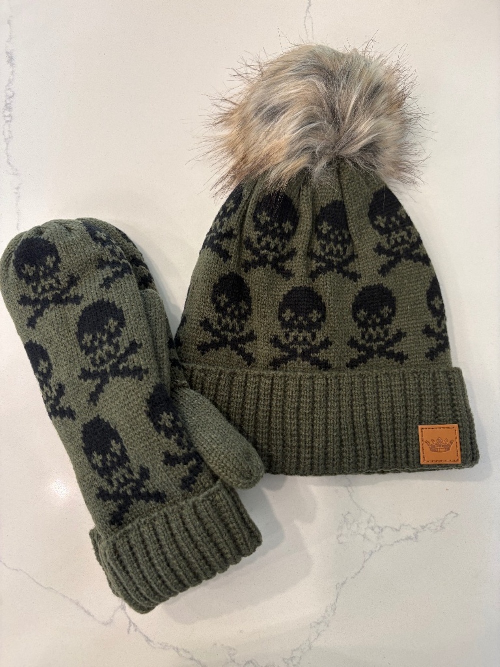 Panache Green Skull Pattern Pom Hat and Mittens (55)